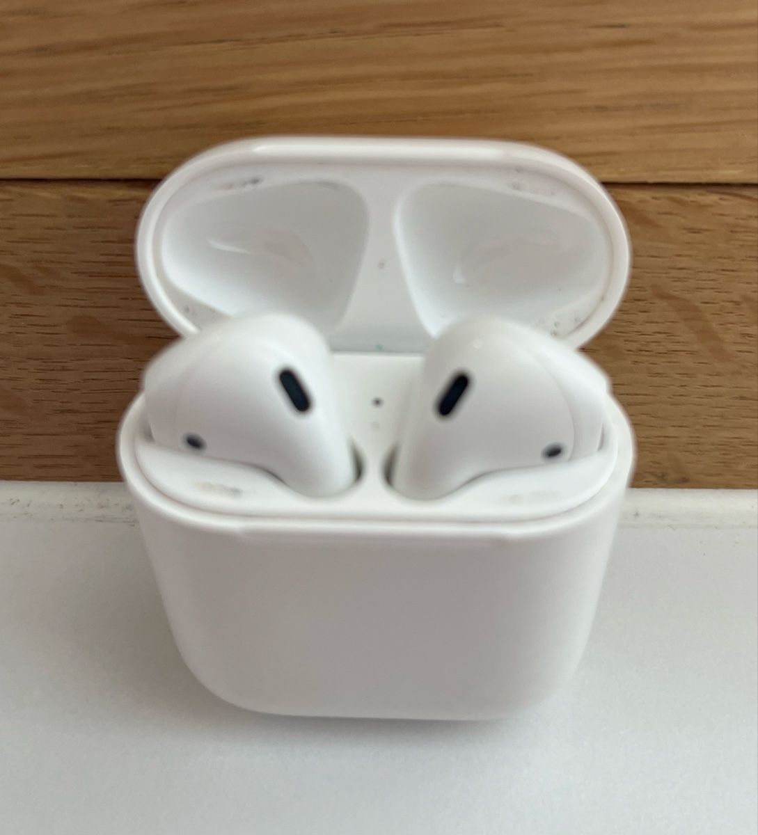 Apple Kopfhörer: Apple AirPods 2ème génération Défectueux Lire Description  – Gebraucht aus Renens VD von jes_7rb2