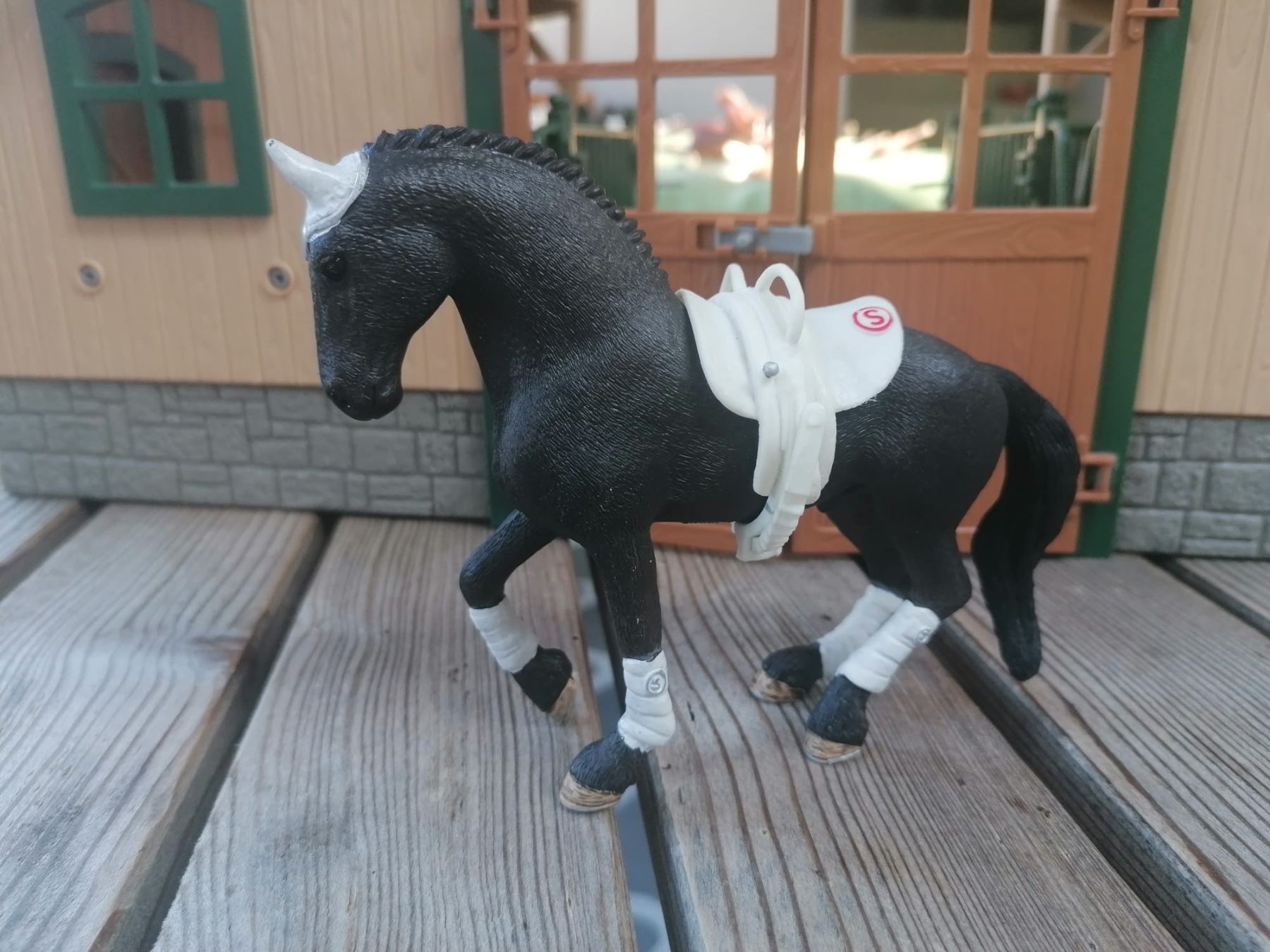 Schleich Sonstiges Spielzeug & Basteln: Schleich Pferde Quartett mit Sattel – Gebraucht aus Salenstein von  1