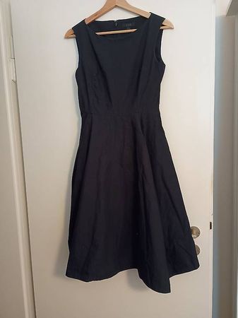 Elegantes, minimalistisches Kleid von Cos