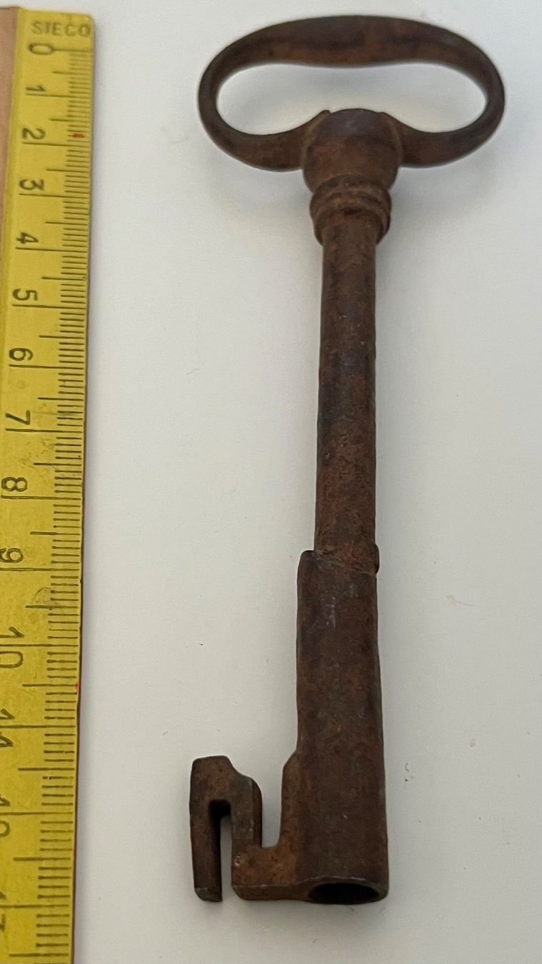 Clés: Antiker Bart-Schlüssel Eisen mit Patina 13cm – D'occasion à Ostermundigen par DaxKarten-75