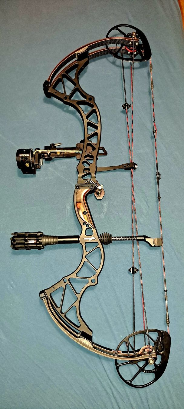 Bogenschiessen: Compoundbogen Bow Tech Invasion CPX black inkl. Zubehör – Gebraucht aus Dietikon von Voegi 1