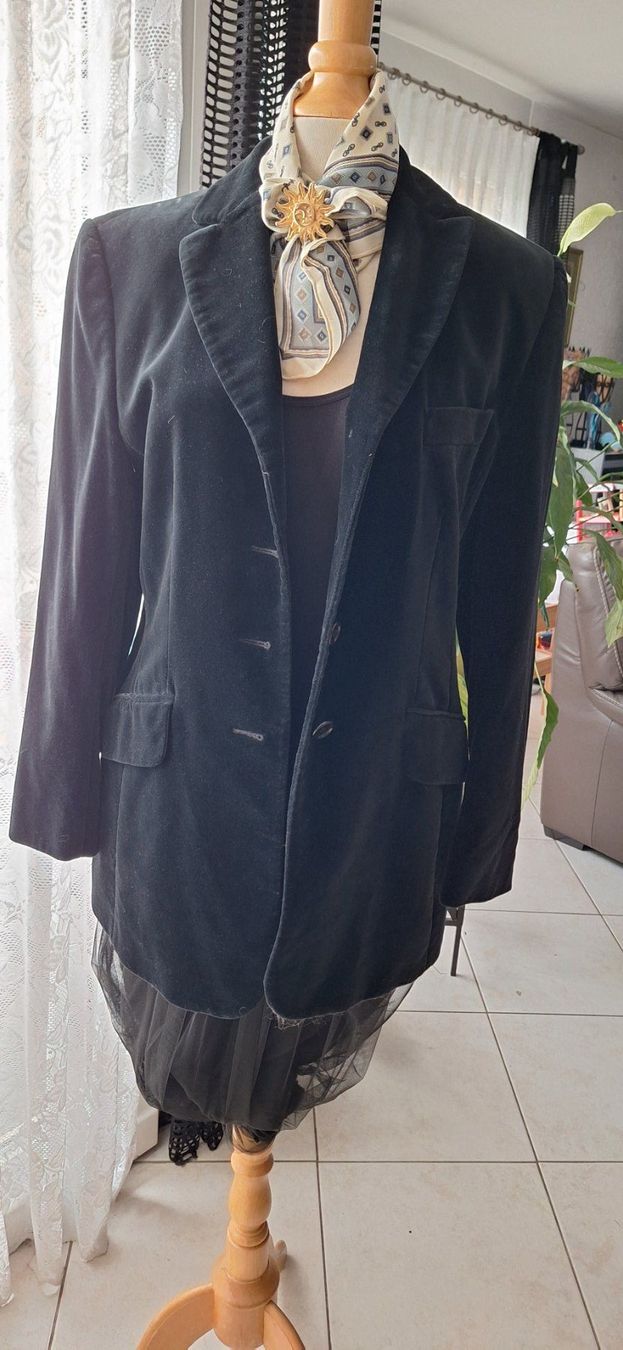 Giacche: Veste noire en velours 40 – Usato da St-Triphon venduto da Jldr0 1