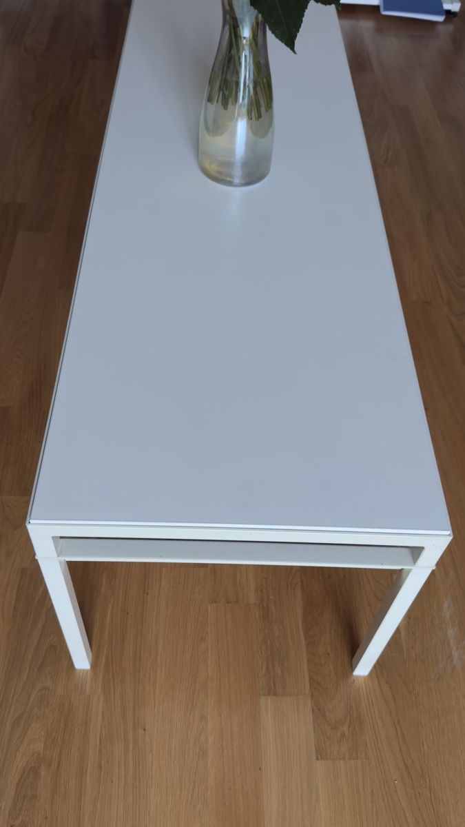 Ikea Tavoli: Weißer Tisch im Wohnzimmer – Usato da Zürich venduto da ish_6v8w 2