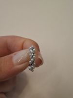 Orecchini a cerchio color argento con perle grigie. NUOVI