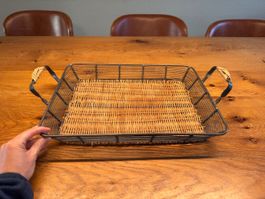Servier Tablet aus Metall & Rattan
