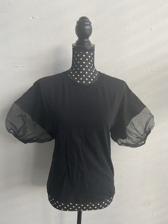Schwarzes Shirt mit Organza-Ärmeln M (38/40), neuwertig
