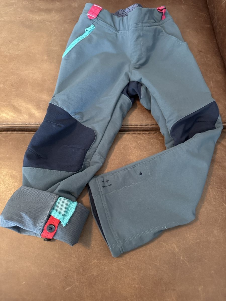 Pantaloni: Kinder Wanderhose Gr. 98/104 – Usato da Zürich venduto da Petrui 1