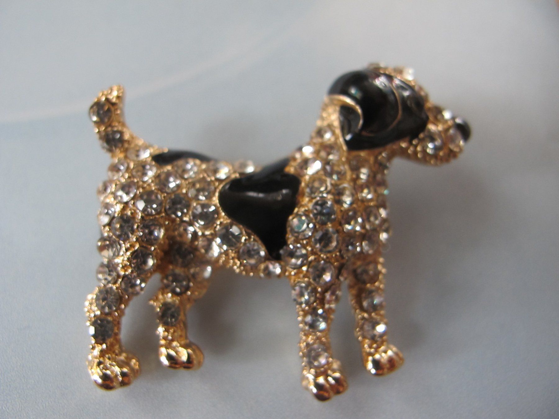 Spille & Fermagli: Hübsche Hunde Brosche Glitzersteinen! – Nuovo (secondo la descrizione) da Löhningen venduto da Chimae67