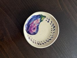 Assiette en céramique faite et peinte à la main