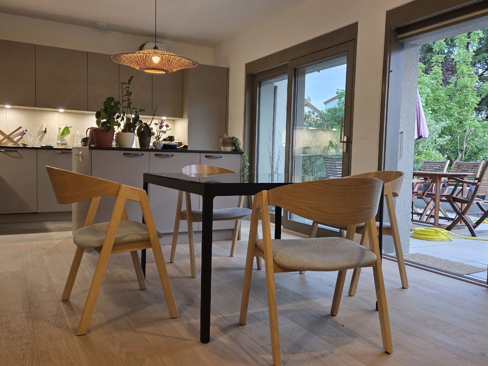 Ikea Tische: table ikea noir en verre – Gebraucht aus Gy von mic_gc86 1