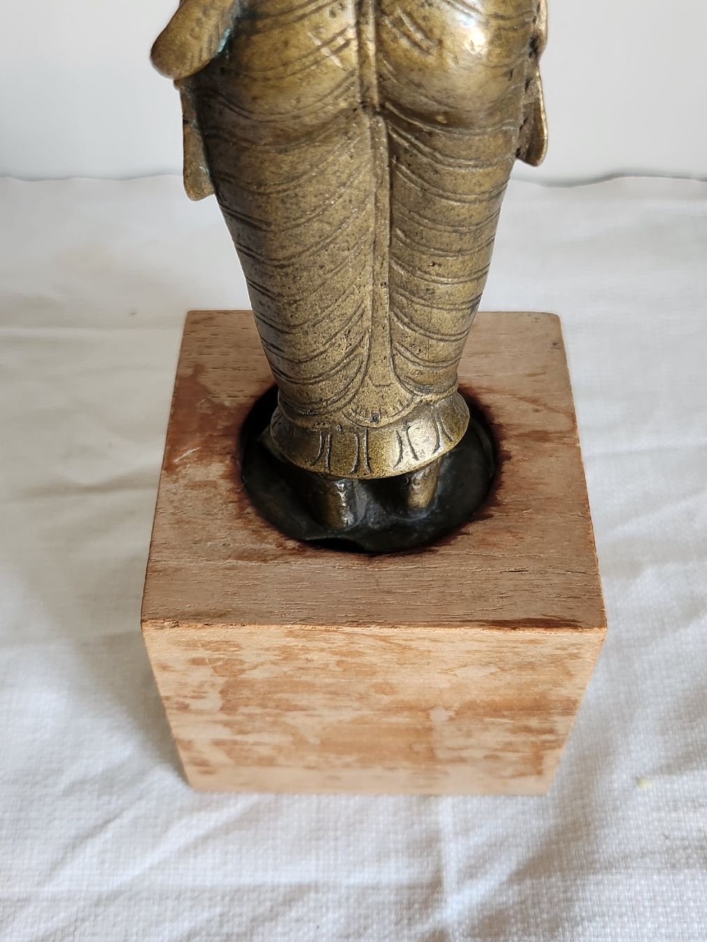 Statuette: Alte indische Tempeldienerin Devata Figur mit Räucherschale – Usato da Zürich venduto da BAENZERINO 7