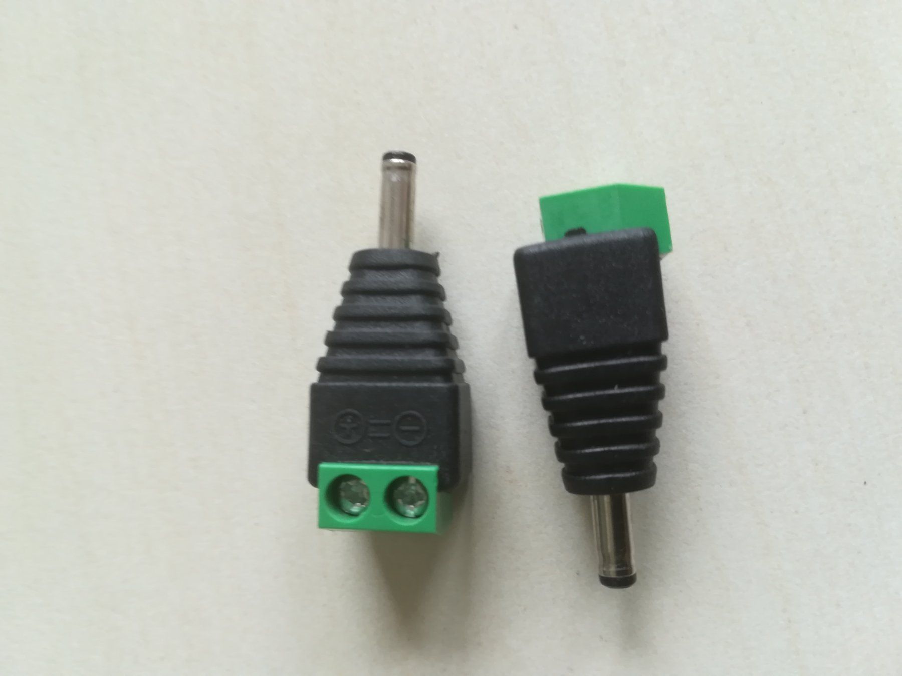 Componenti elettronici: DC Niedervolt-Steckverbinder Stecker, gerade 5.5 mm 2.5 mm – Nuovo e nell'imballaggio originale da Rüegsauschachen venduto da hrs3432