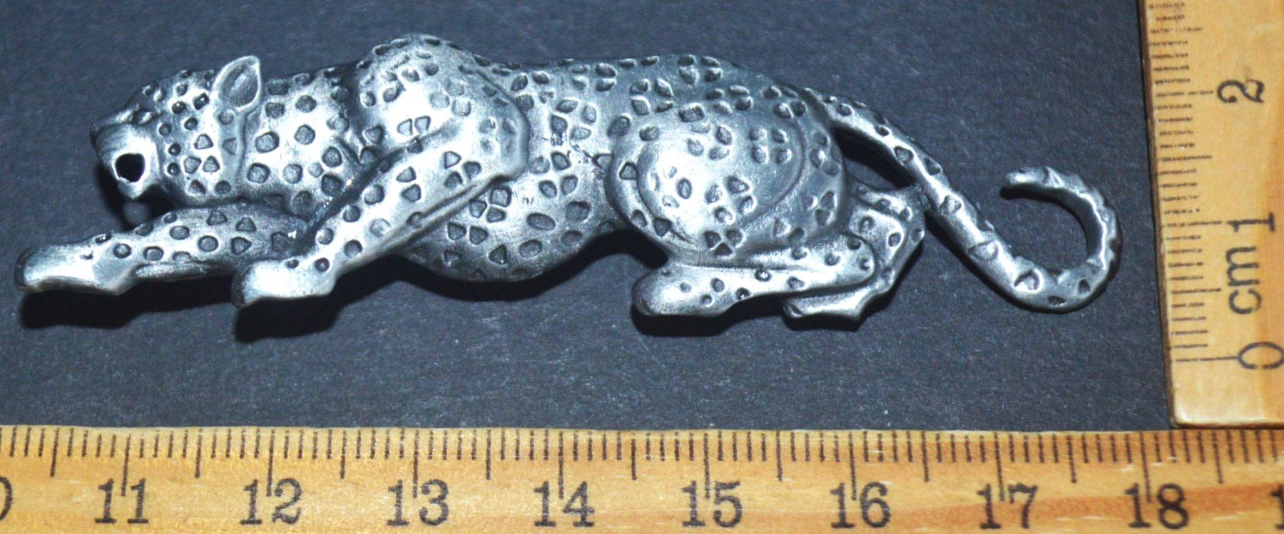 Spille & Fermagli: Brosche K-689 – Leopard silbrig – Nuovo e nell'imballaggio originale da Goldiwil (Thun) venduto da han_v5b7 2