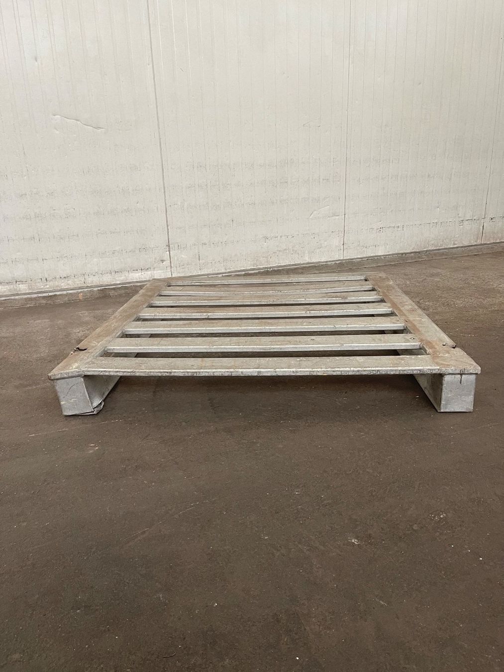Pallets: Aluminium - Flachpallete – Usato da Herisau venduto da nat_7kdk 4