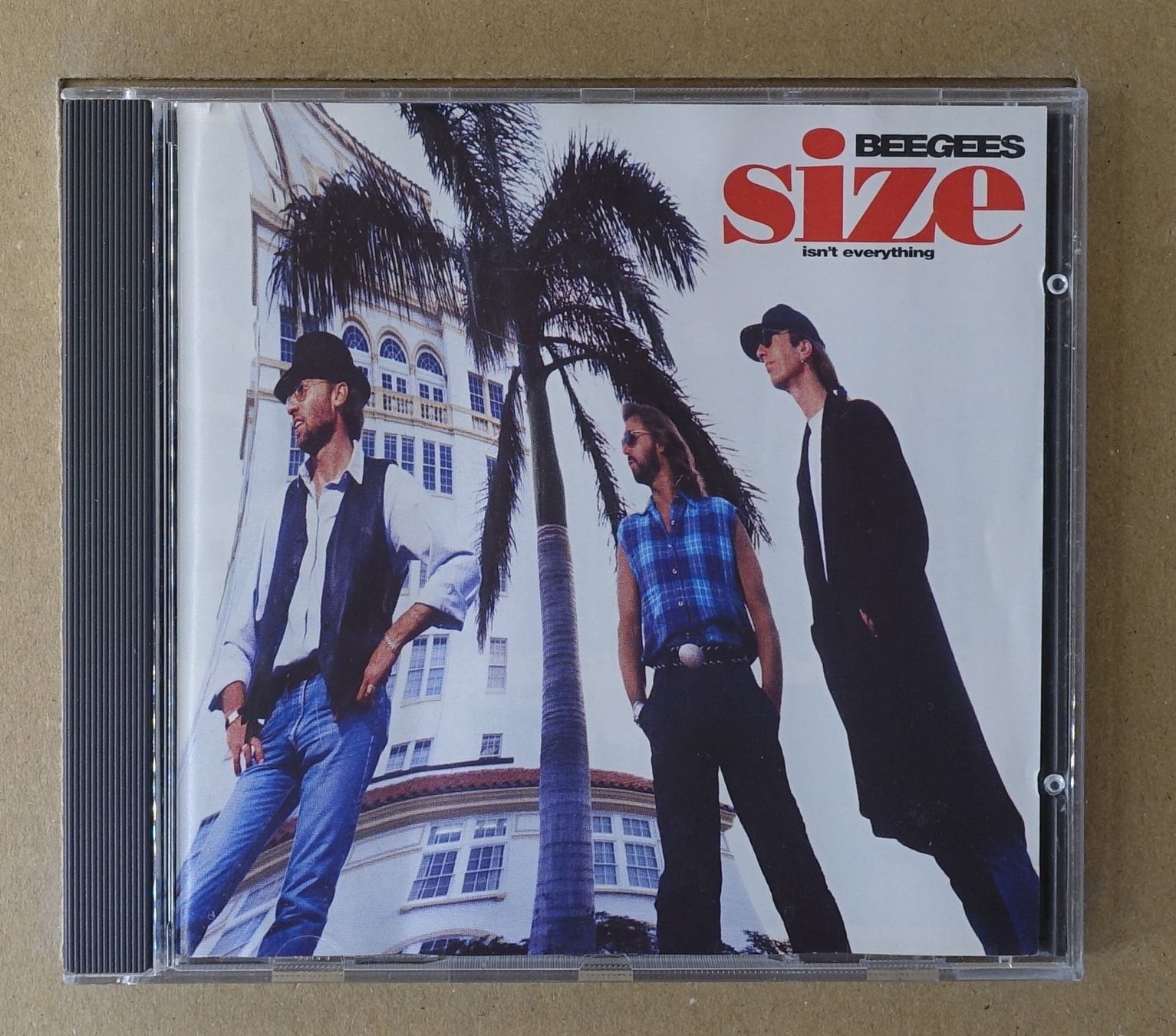 CD: Bee Gees – Size Isn't Everything - D13 – Usato da Sessa venduto da discoverymedia