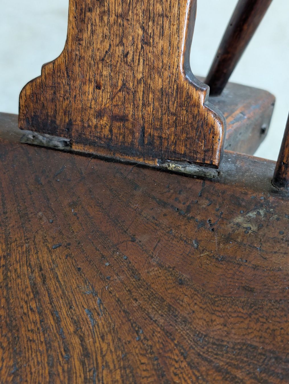 Sedie: Windsor Armlehnstuhl mit Patina – Usato da Winterthur venduto da Hint17 5