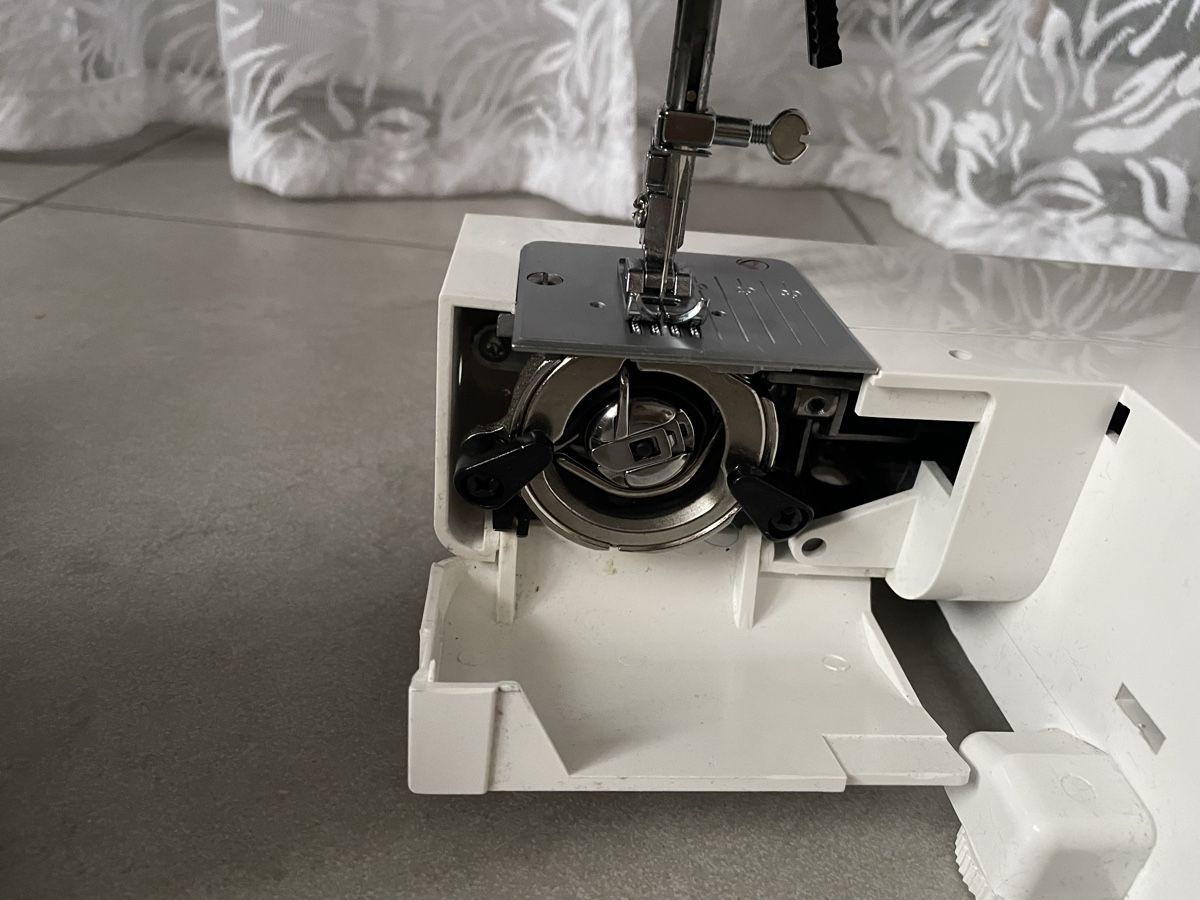 Macchine da cucire: Claire Model 13K Freiarm Nähmaschine – Difettoso da Obergösgen venduto da File75 3