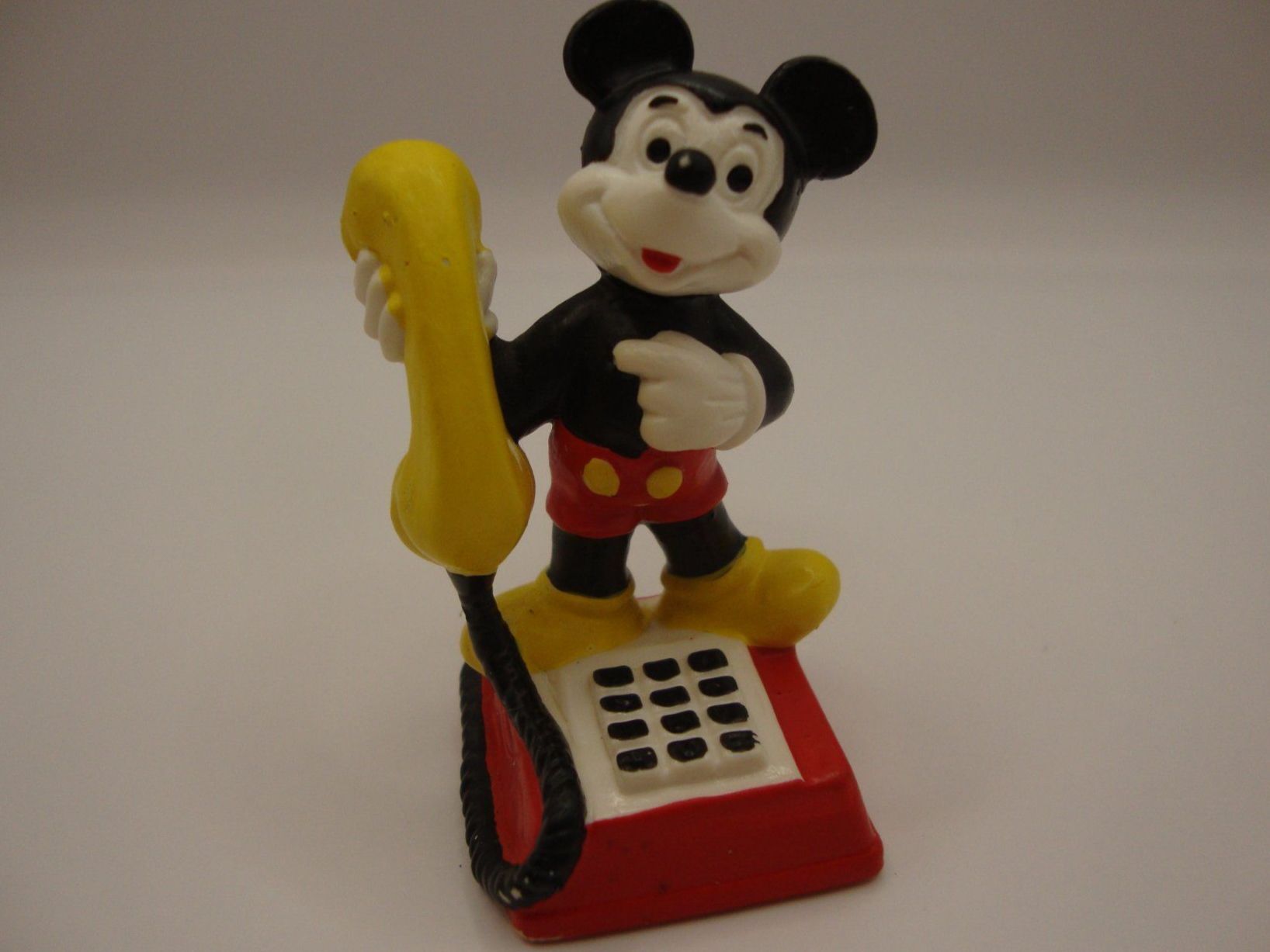 Bullyland Figuren: MICKY MIT TELEFON 1977 BULLY 6CM DISNEY HANDPAINTED – Gebraucht aus Basel von pink2010