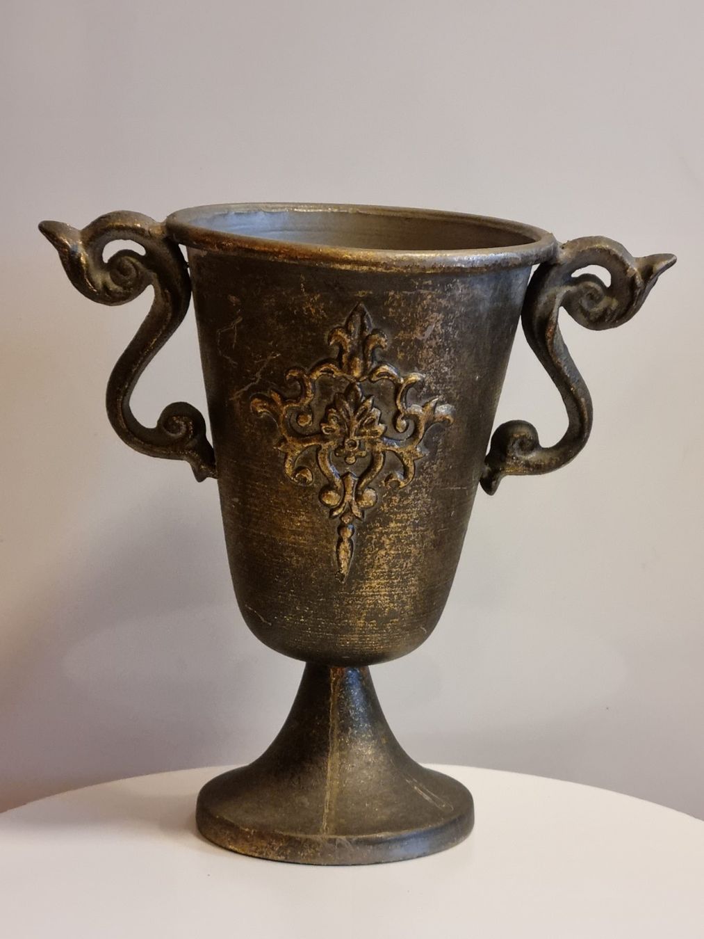 Vasi per fiori: Antiker Messing Pokal mit Henkeln – Usato da Scharnachtal venduto da devin03 1