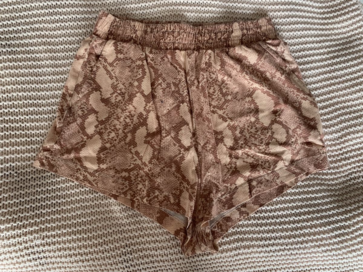 H&M Pantaloni: Short rose à motif – Usato da Montreux venduto da Izapeche811