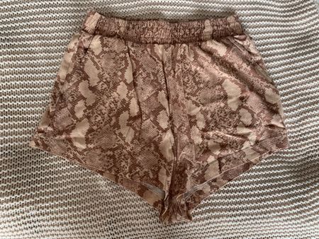 Short rose à motif