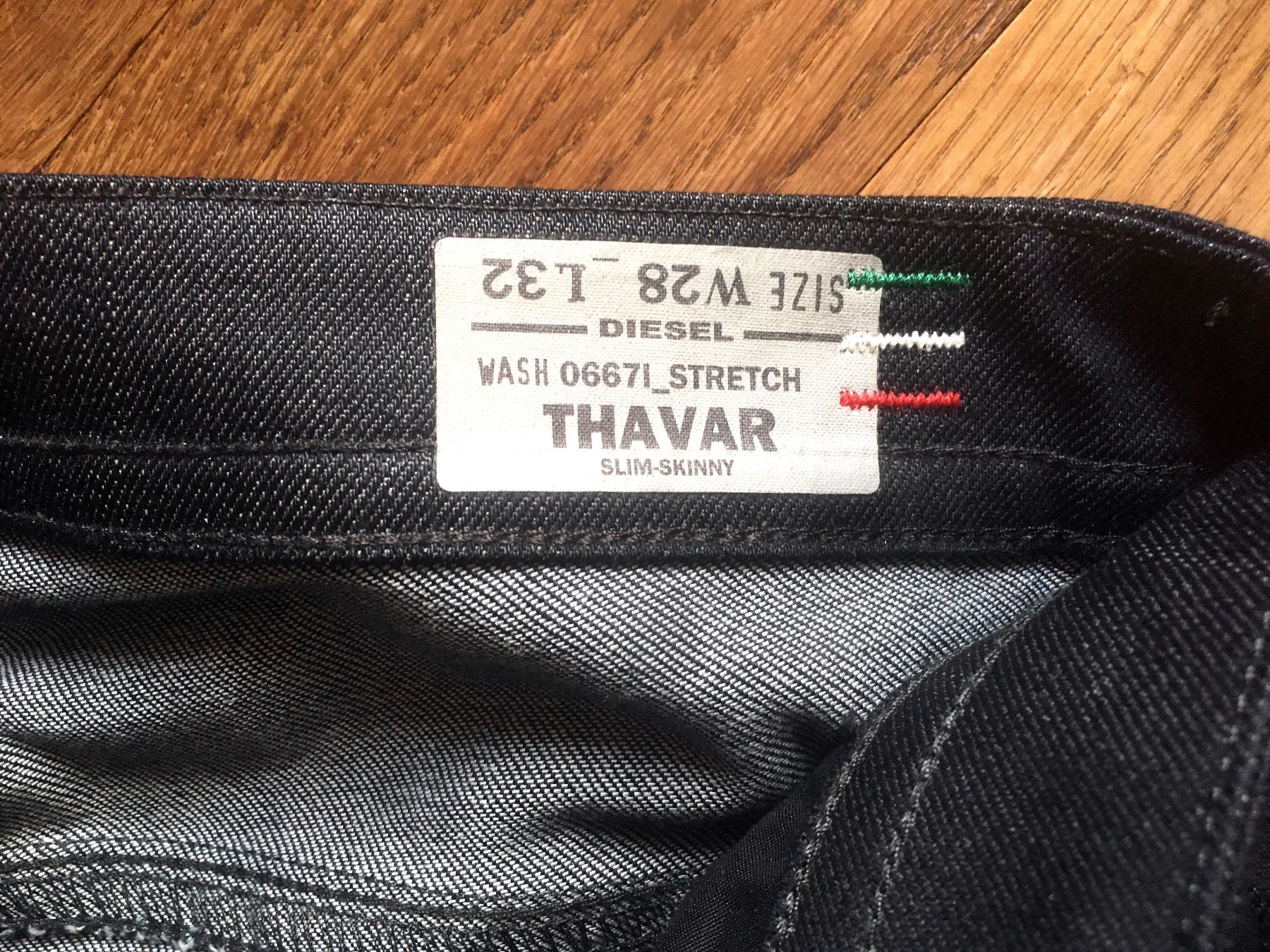 Diesel Jeans: DIESEL Jeans – Nuovo (secondo la descrizione) da LAUSANNE venduto da PUMPERNICKEL3 4