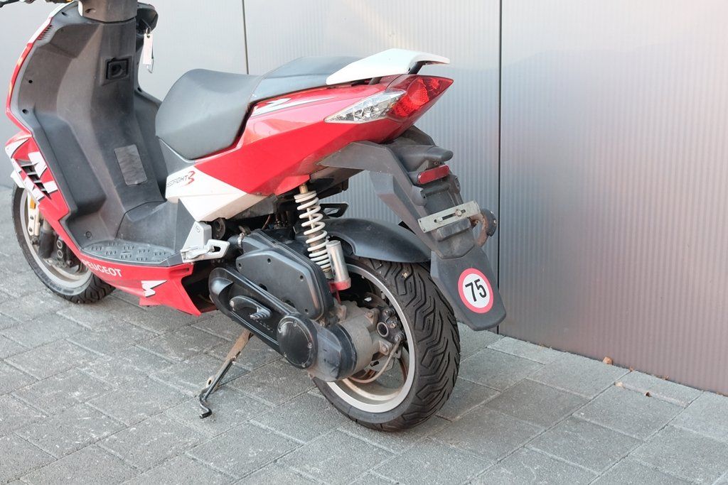 Peugeot Scooter: Peugeot 50 75kmh – Usato da Sargans venduto da pirelli146 2