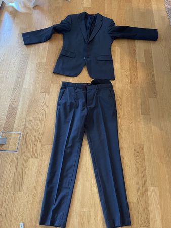 Hugo Boss Anzug Gr. 46 schwarz-grau Nadelstreifen Top Zustan