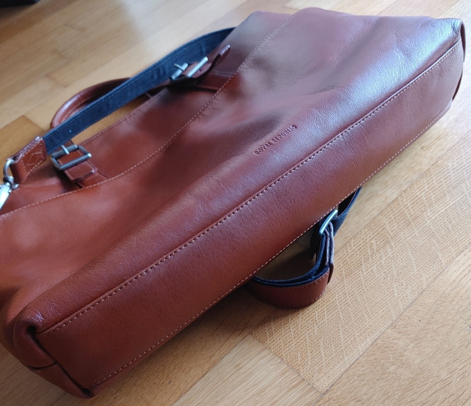 Sacs: Ledertasche "Royal RepubliQ" Businesstasche Laptoptasche – D'occasion à Grenchen par ser_bsj2 4