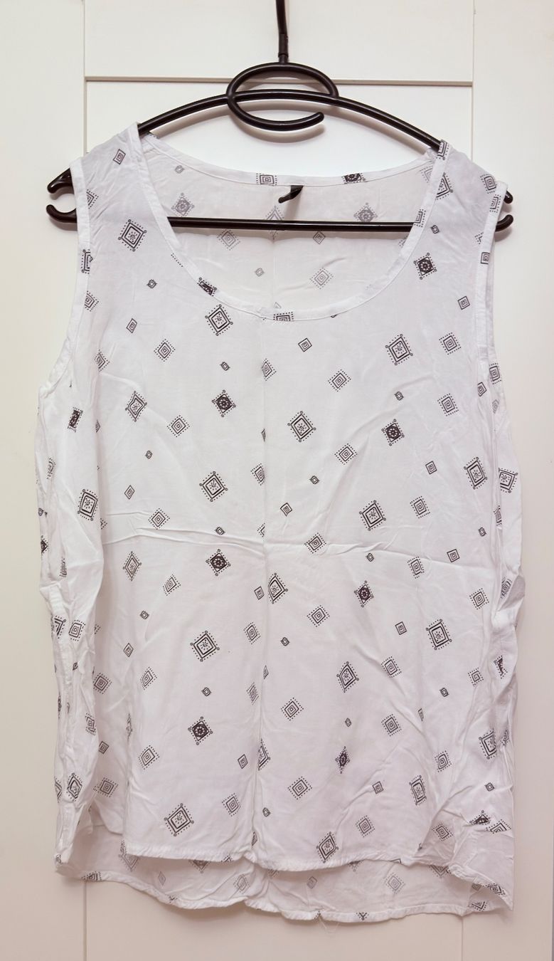 Top: • Top / Bluse • – Usato da Basel venduto da mendoza13