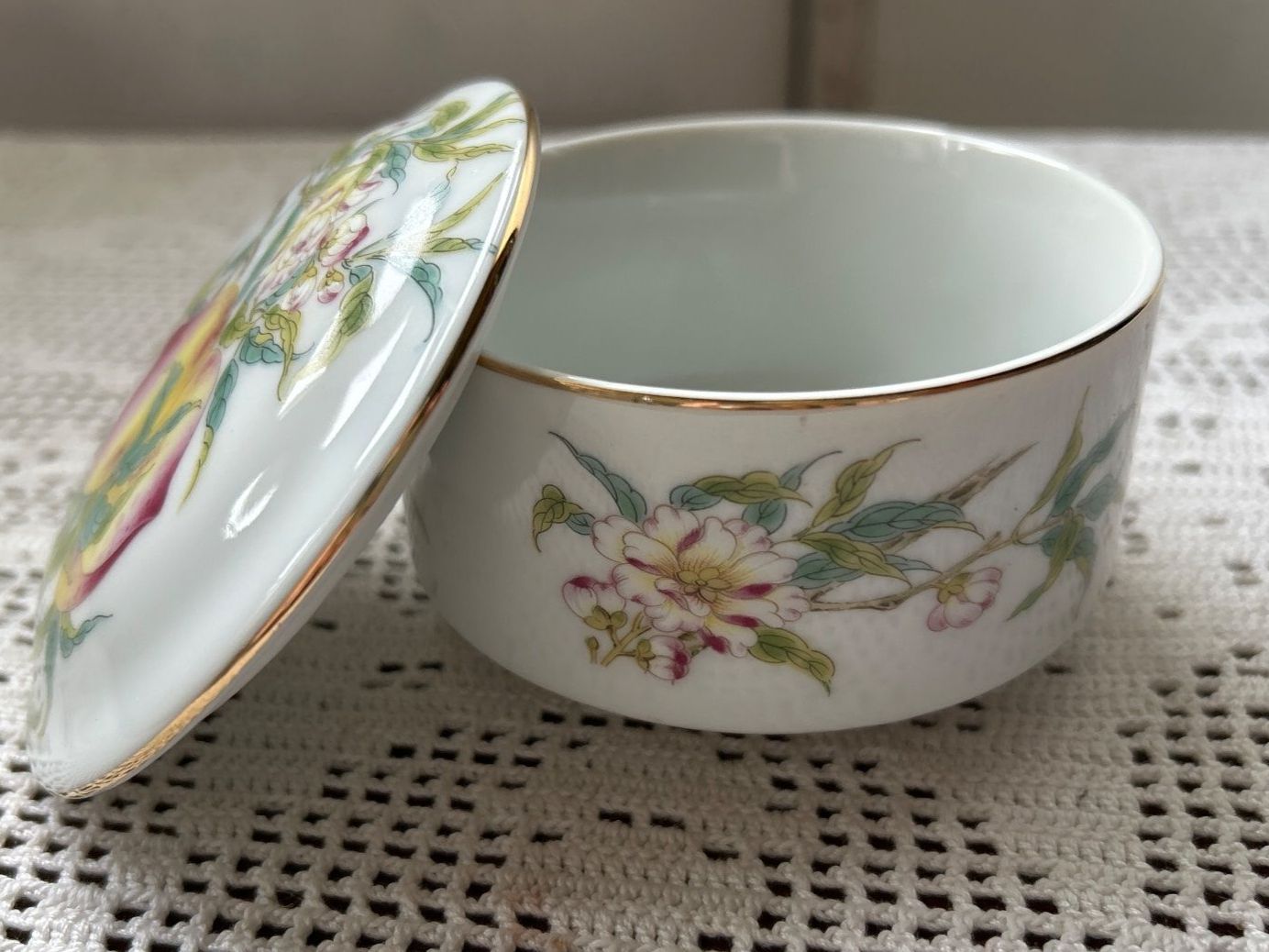 Tutte le decorazioni: Elegantes Porzellan Döschen - Ideal für Schmuck oder ?? – Usato da Villnachern venduto da RicardoMary 1