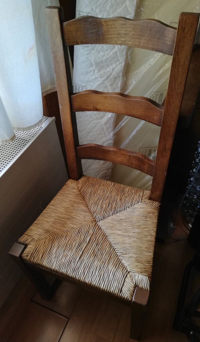 Sedie: 8 chaises – Usato da La Sagne VD venduto da bri_d6b5