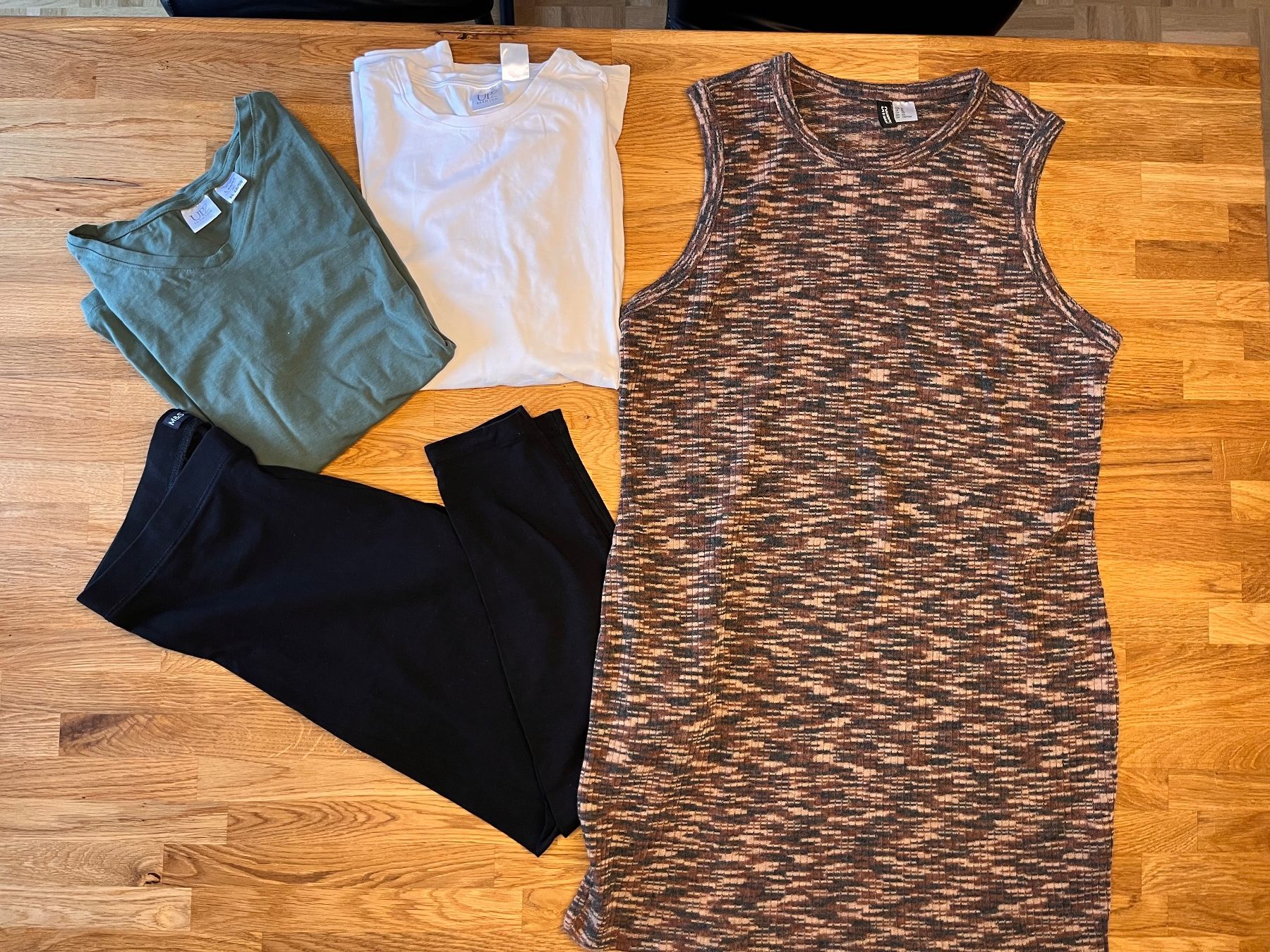 Lotti di vestiti: Gemütliche Kleider Grösse L/XL – Usato da Biel/Bienne venduto da Lalala333