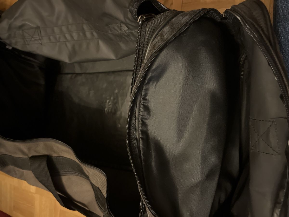 Reisekoffer: Sac de voyage noir, grand volume. – Neu (gemäss Beschreibung) aus Meyrin von rot_ncv8 2