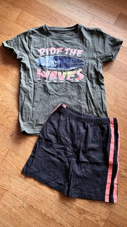 Schönes Pyjama Gr. 122/128