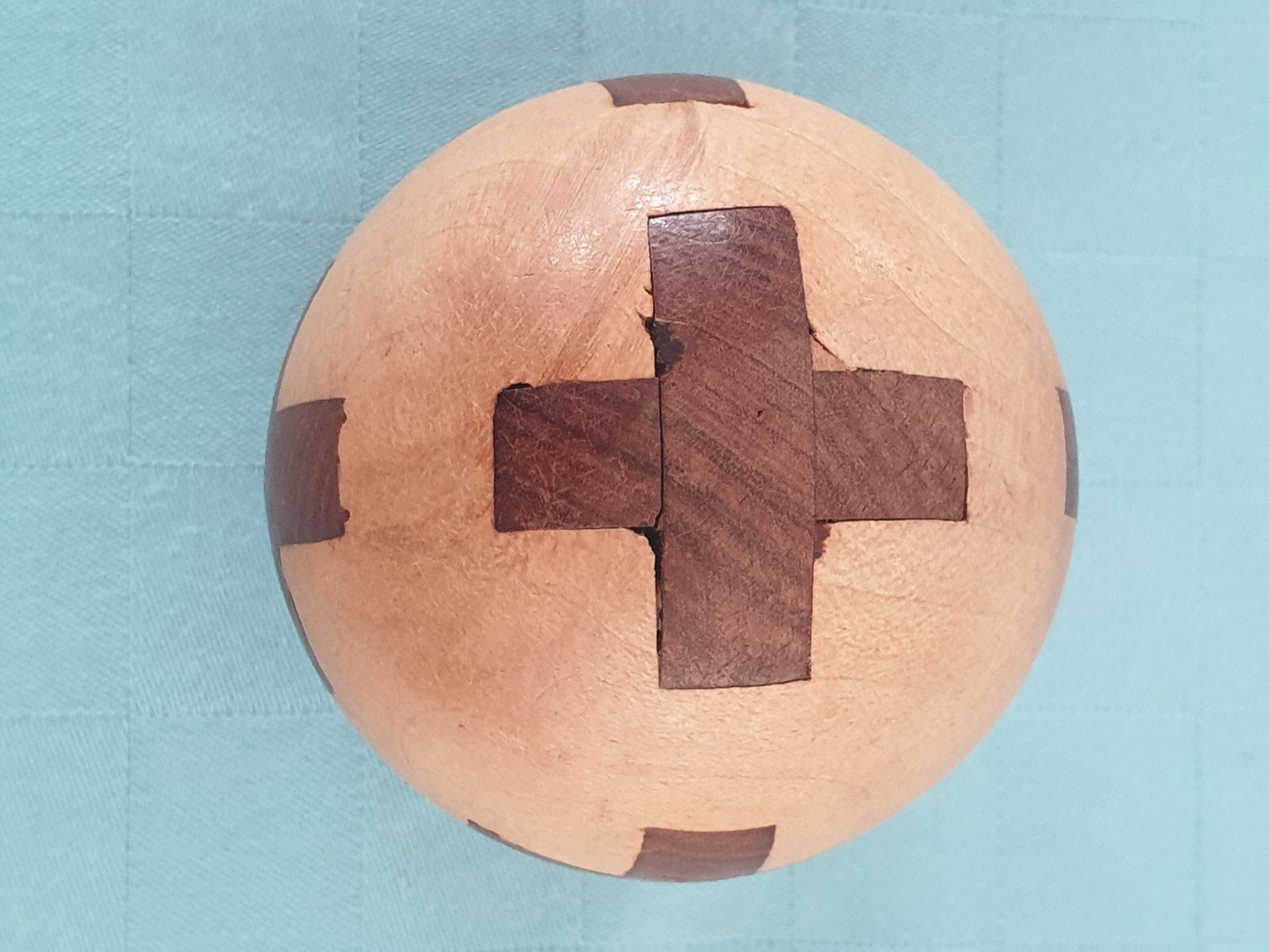 Tutte le decorazioni: Strumpfkugel "Schweizerkreuze" zwei Hölzer – Usato da Mörschwil venduto da spirspi 2