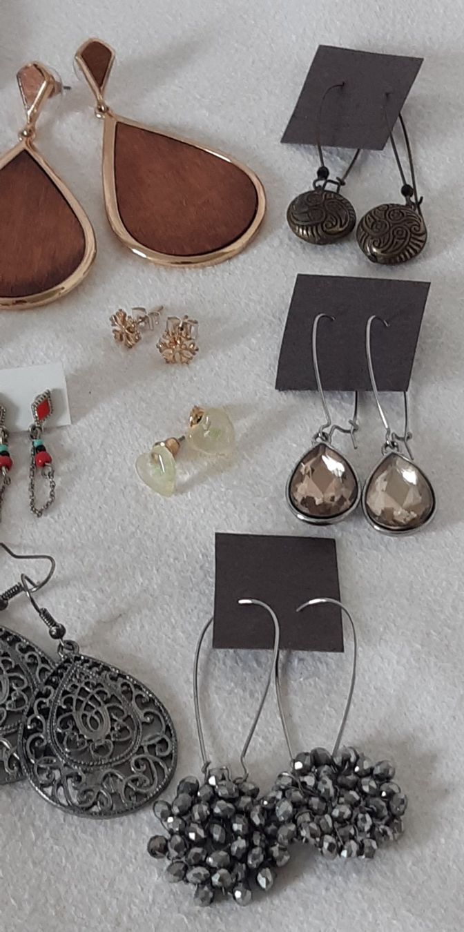 Altri gioielli: 20-teiliges Ohrschmuck-Set: Vintage & moderner Modeschmuck – Usato da Emmenbrücke venduto da WillisauerRingli 4