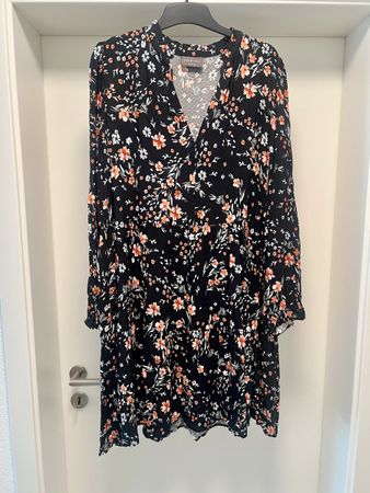 Robe fleurie d'été, idéale pour vos soirées!