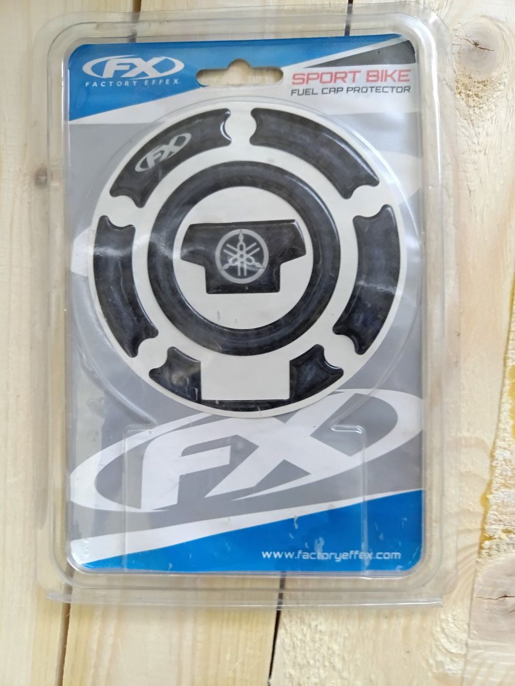 Yamaha Tutti i ricambio: Yamaha Sport Bike Fuel cap protector – Nuovo e nell'imballaggio originale da Wängi venduto da Ladys_First
