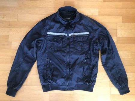 Leichte Übergangsjacke, dunkelblau, Grösse M, Top Zustand!