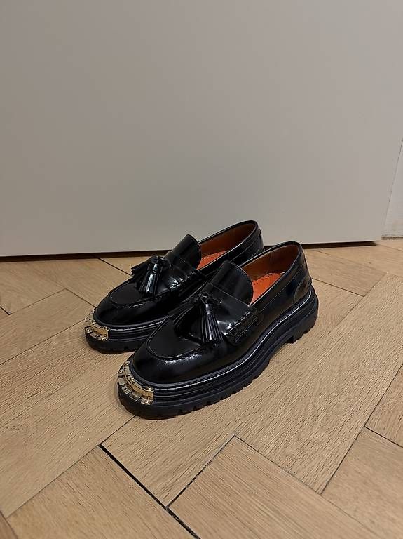 Scarpe da donna: SANDRO Penny Loafer 39 schwarz – Usato da Basel venduto da Ohschaumal