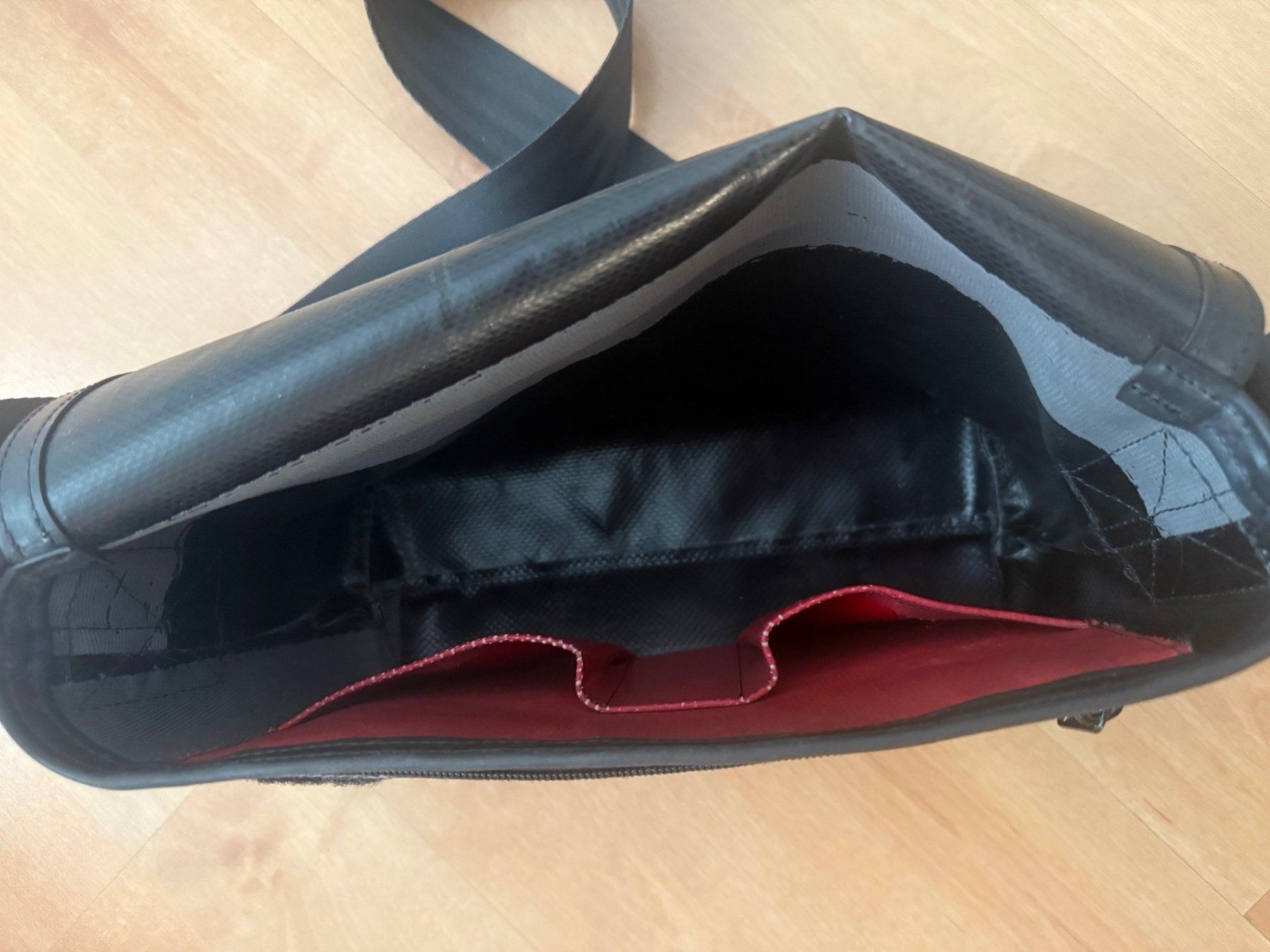 Freitag Borse: Freitag Tasche Hawaii Five O schwarz – Usato da Seedorf BE venduto da schnaeppchenscheune 6