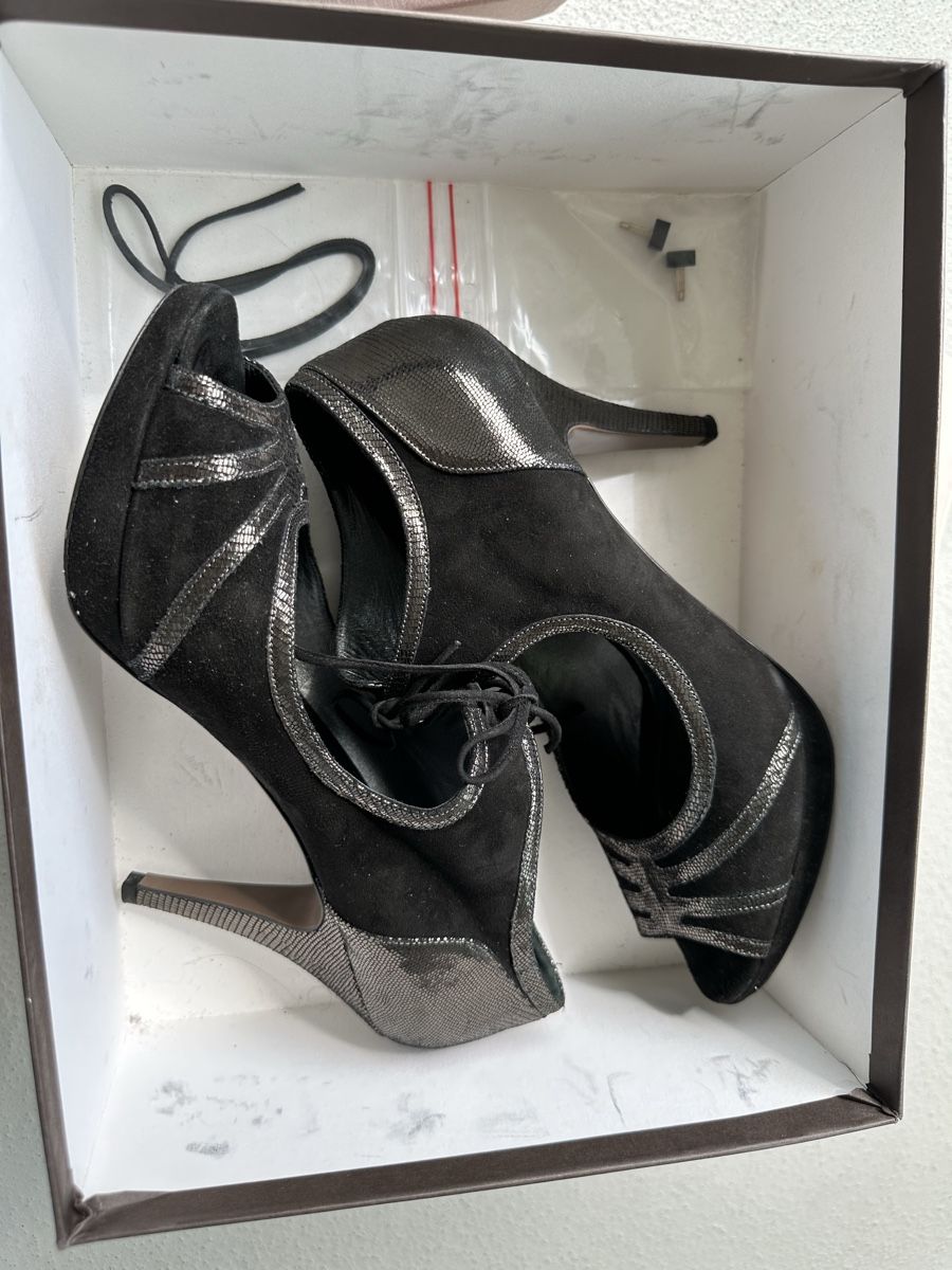 Damenschuhe: Pumps schwarz Nubukleder Grösse 40 Navyboot – Gebraucht aus Baar von lin_7dhb 3