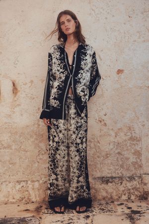 NEU H&M Hose m. floralem Print in schwarz Gr.S
