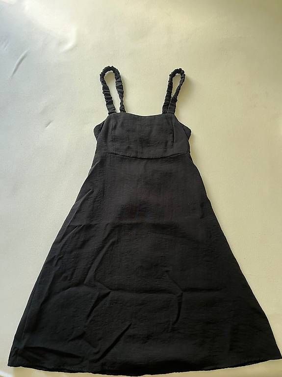 Vestiti: SCHWARZES TRÄGERKLEID XS VON MANGO – Usato da Maur venduto da tab_z9rh