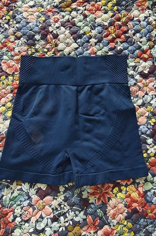 Leggings: Short sans coutures de USA Pro - Taille 38 – Usato da Fribourg venduto da cov_5s7x 2