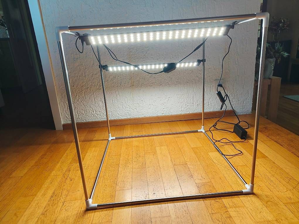 Labor & Dunkelkammer: Photo Studio Lightbox – Gebraucht aus Winterthur von Noah_Maghrebi 1