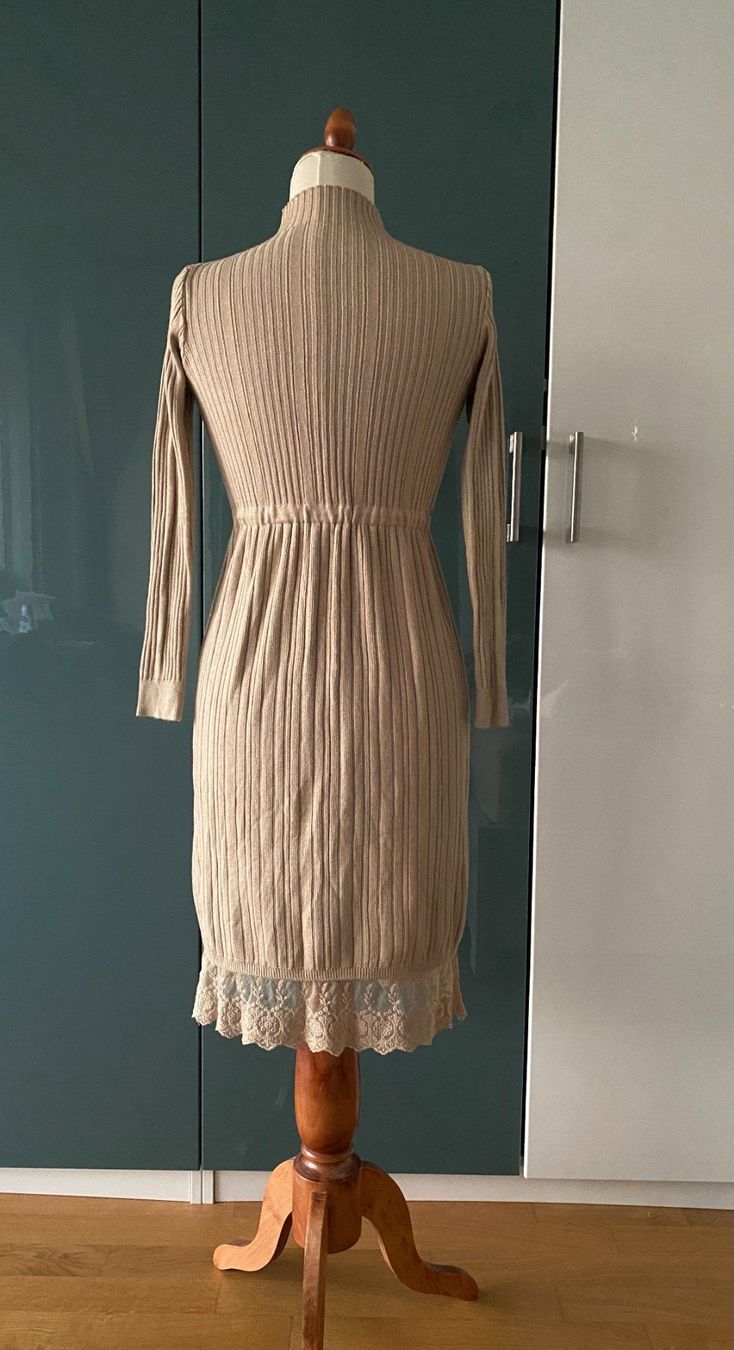 Vestiti: Strickkleid Beige Größe M – Usato da Duebendorf venduto da Alexandertreyer 4