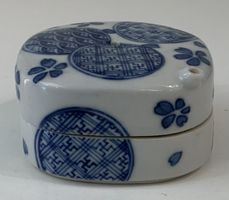 Petite boîte en porcelaine bleu/blanc