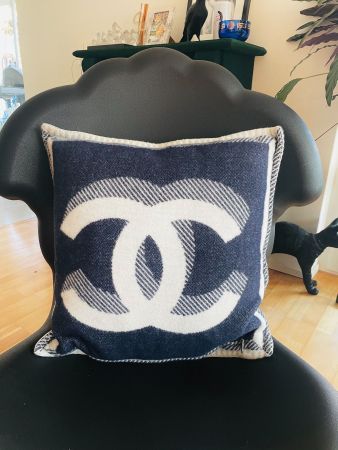 Chanel Kissen